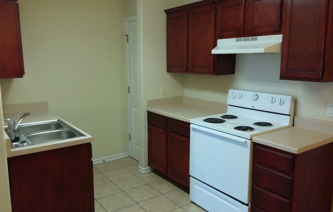 3 beds, 2 baths, 1,380 sqft, $1,350, Unit 2102
