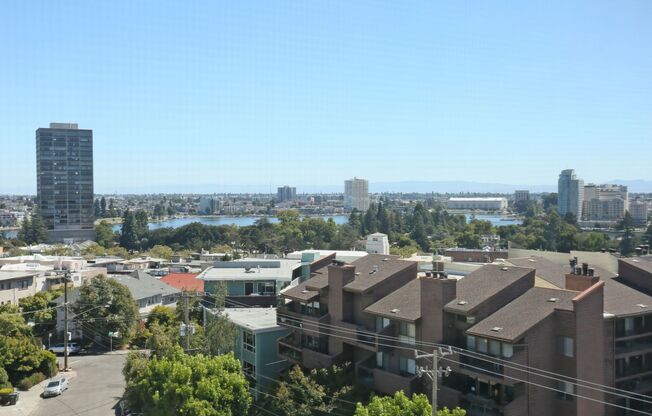 2 beds, 1 bath, $2,595, Unit 202