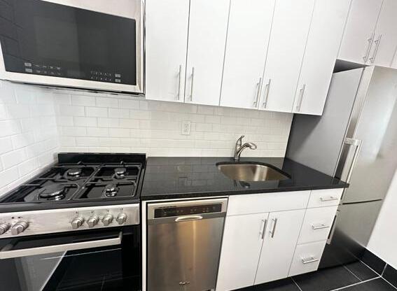 Studio, 1 bath, $3,825, Unit 7F
