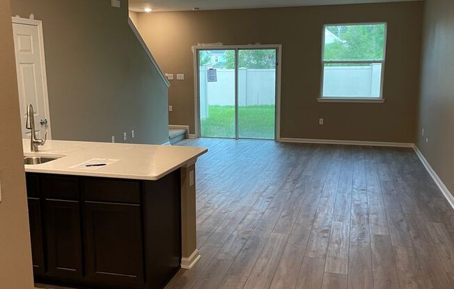 Orchard Park- 3 Bed 2.5 Bath with Garage!