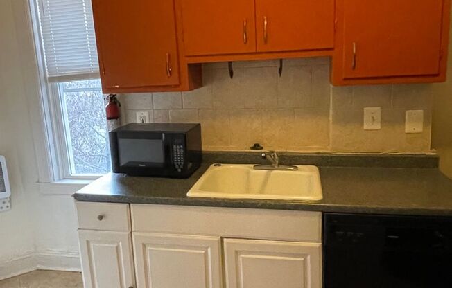 2 beds, 1 bath, 1,200 sqft, $1,350, Unit 5