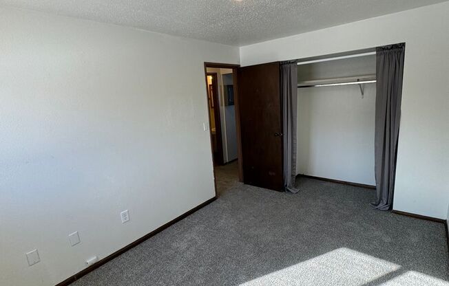 2 beds, 1 bath, 700 sqft, $800, Unit 1