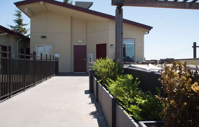 2 beds, 1 bath, $3,295, Unit Stranda Apartments - 2Bedroom 2027 - 2028