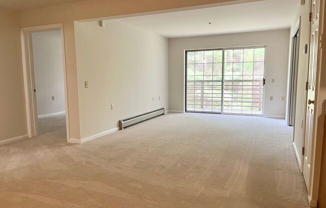 2 beds, 1 bath, 927 sqft, $1,800, Unit 737