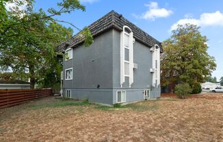 1717 E Mission
