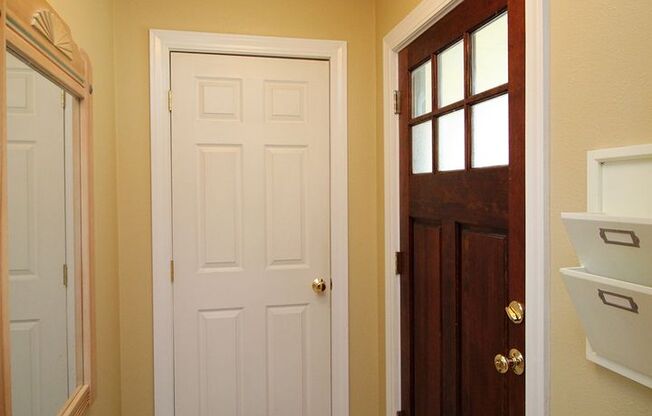 Gorgeous, Remodeled 3 Bed/2 Bath Mid-Century Ranch on Huge Lot – Lake Oswego!