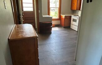 2 beds, 1 bath, $1,000, Unit 1523 W High St