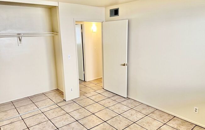 2 beds, 1 bath, $1,095