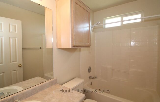 3 beds, 2 baths, $1,325