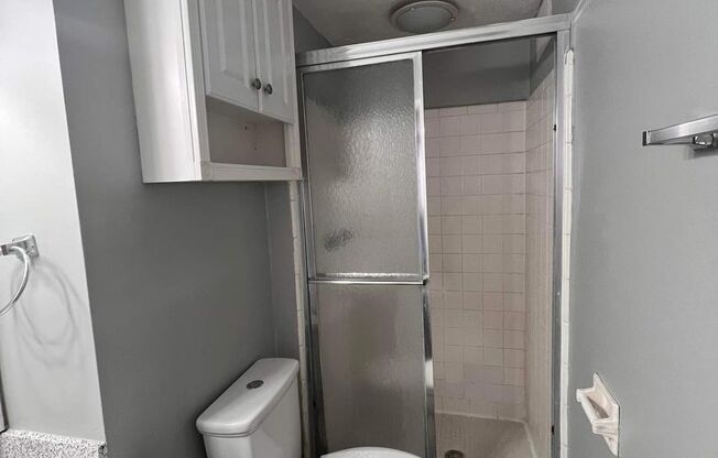 2 beds, 2 baths, 925 sqft, $1,300, Unit 203