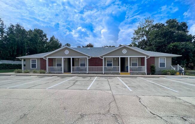 2 beds, 2 baths, 664 sqft, $1,195, Unit 10