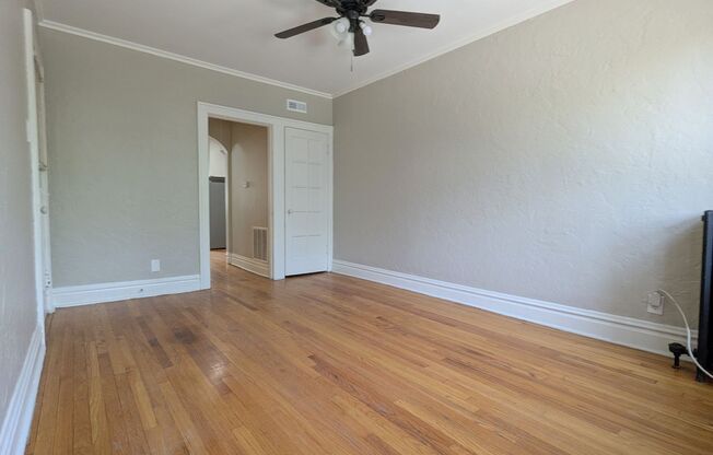Move-In Special! Freshly Updated Southampton 1 Bedroom