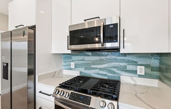 Stylish 2BR/1BA w/ private Roof Deck - 1st Month Free!