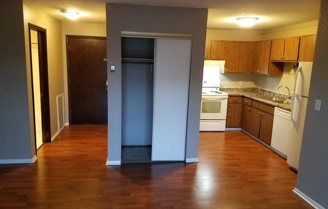 Studio, 1 bath, 494 sqft, $988, Unit 99-200