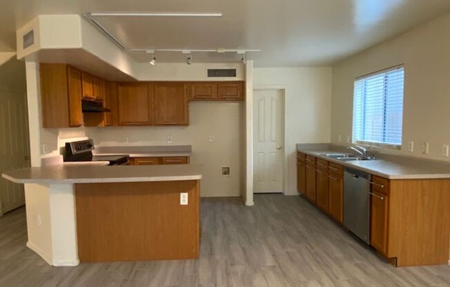 3 beds, 2.5 baths, $2,345