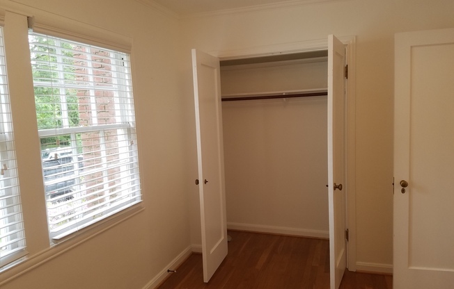 2 beds, 1 bath, 901 sqft, $1,895, Unit 32