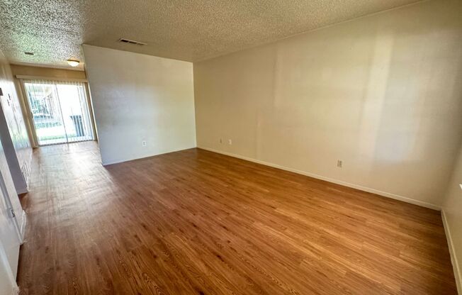 2 beds, 1 bath, 840 sqft, $695