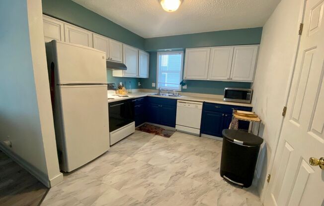 2 beds, 1 bath, 900 sqft, $1,425, Unit Unit 3