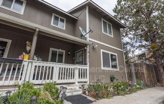 2010 NE FULL MOON DR