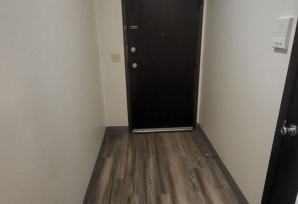 1 bed, 1 bath, 850 sqft, $950, Unit 2-221