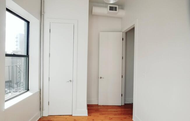 1 bed, 1 bath, $2,800, Unit 19