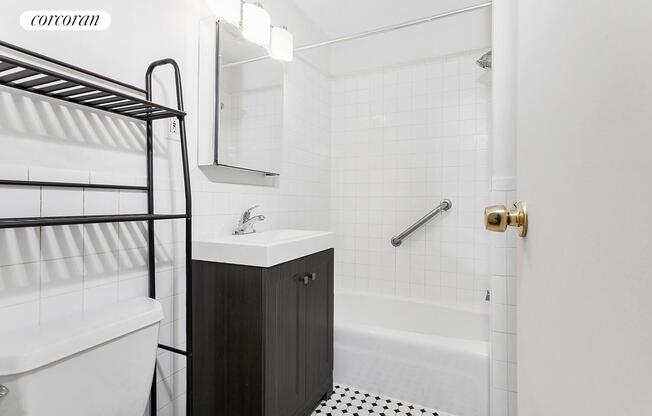 305 E 56 ST
