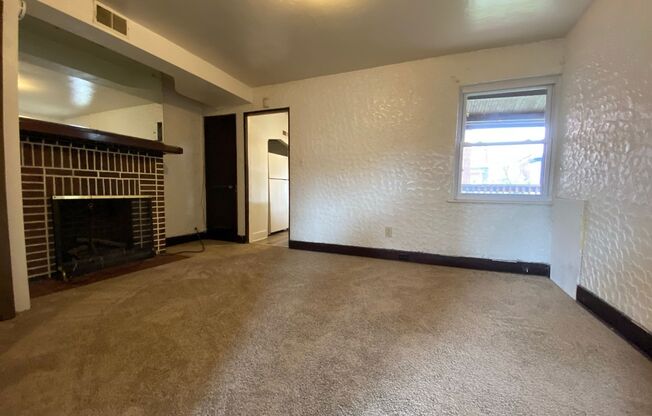 2 beds, 1 bath, $1,375, Unit 2