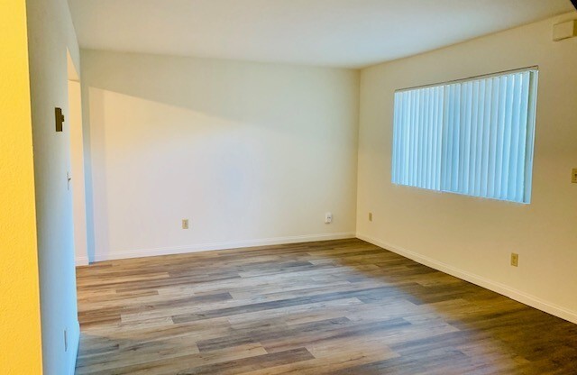 2 beds, 1.5 baths, $3,195, Unit 1150 Grand Ave, #A