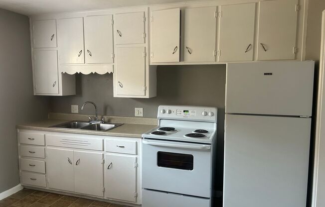 2 beds, 1 bath, 750 sqft, $1,045, Unit B02 1018 10