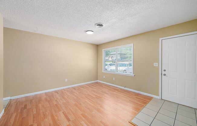 Beautiful 2BR/1BA Duplex in Independence!