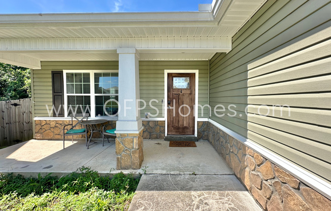 4/2.5 with half off First Month's Rent! Crestview Home.