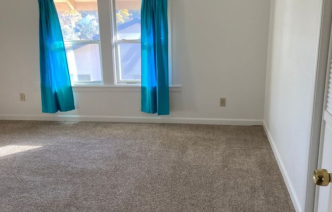 2 beds, 1 bath, $2,200