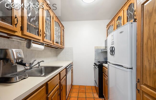 155 E 38 ST