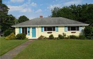 3BR/2BA House with Granite Counter Tops! Close to the Beach and Norfolk/ Little Creek Base