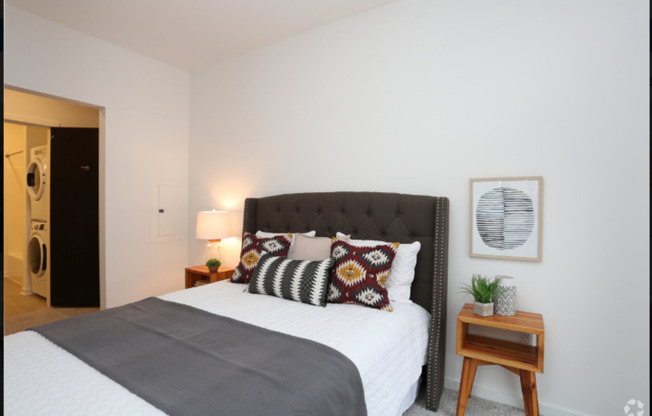 Studio, 1 bath, 550 sqft, $1,475, Unit 515