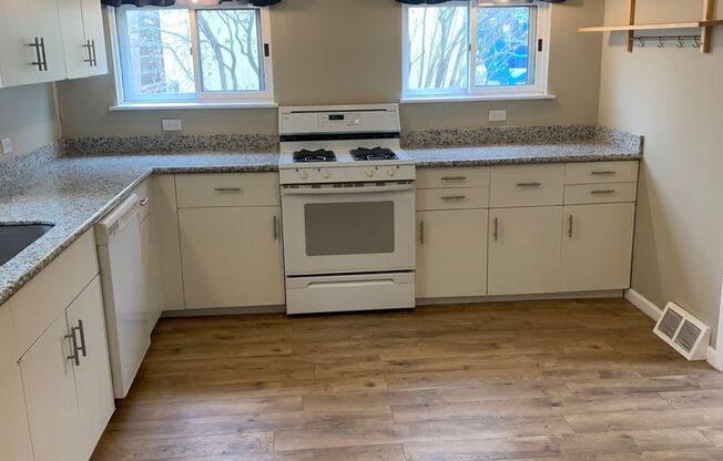 Beautiful 2 Bedroom 1.5 Bathroom Home in Morningside!