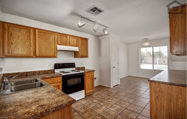 3Bed/2Bath House in Buckeye! Ready for Immediate Move-In!