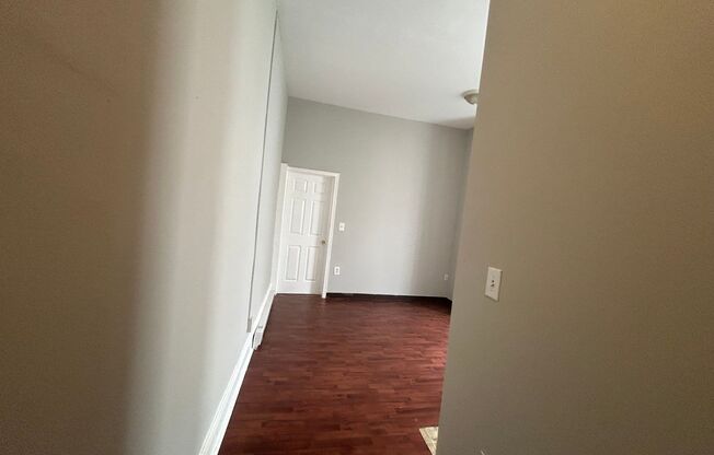 1 bed, 1 bath, 625 sqft, $1,195, Unit 2R