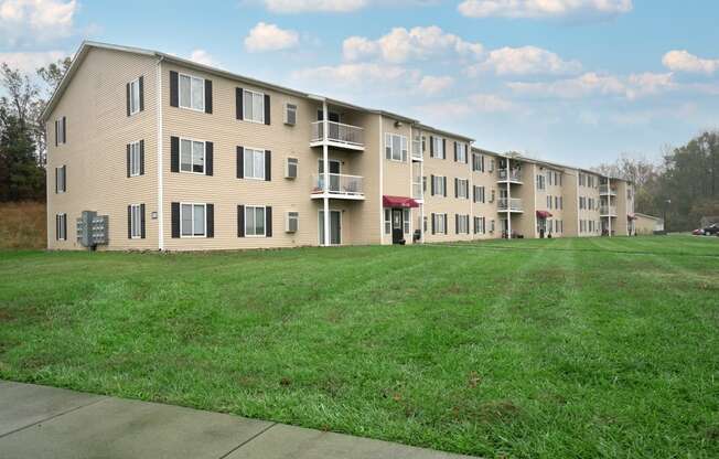 Exterior building at Anderson Estates Apartments in Radcliff, KY near Fort Knox