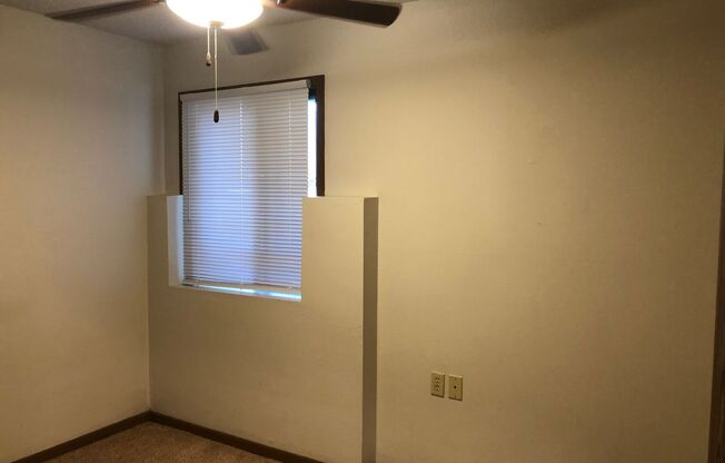 3 beds, 1 bath, 850 sqft, $975