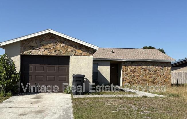 902 E PINE RDG CIR