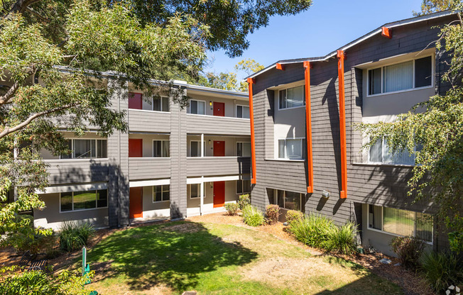 Welcome to 215 Bayview Apartments