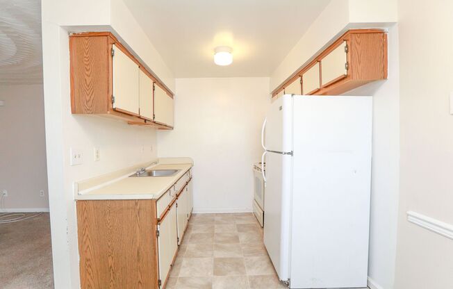 2 beds, 1 bath, 750 sqft, $925, Unit 2