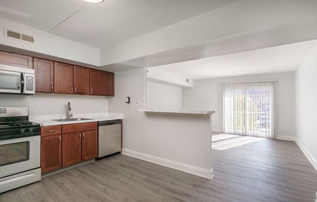 Breakfast Bar (2BR, 1BA 765SF)