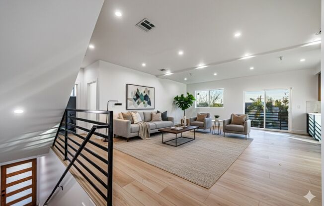 1658 S. Hayworth Ave