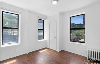 403 E 8 ST