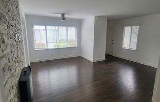 2 beds, 1 bath, $2,475, Unit 12-12325