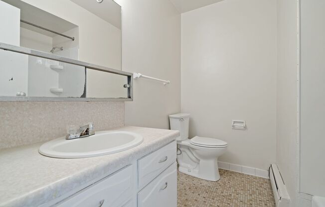 1 bed, 1 bath, $825, Unit Riverview Apartments