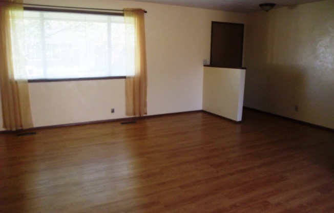 2 beds, 1 bath, $1,525