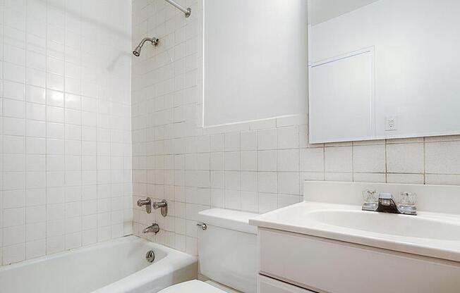 Studio, 1 bath, $3,250, Unit 16D